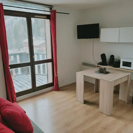 Jolies 6 Couchages A Praloup 1600 Avec Balcons Apartment *