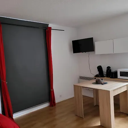Jolies 6 Couchages A Praloup 1600 Avec Balcons Apartment